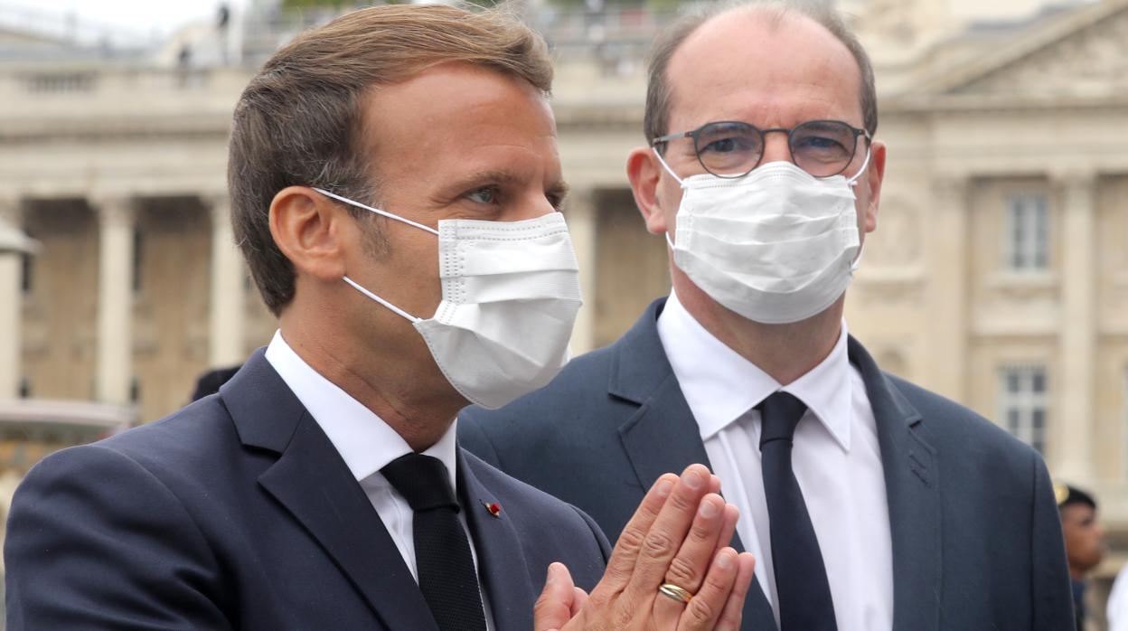 El presidente de Francia, Emmanuel Macron, junto al primer ministro, Jean Castex