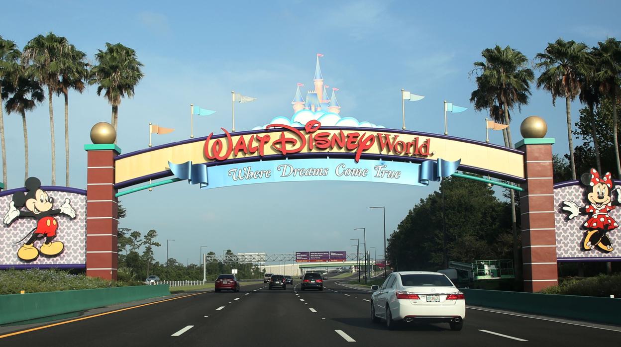 La entrada al parque de atracciones Walt Disney World en Florida