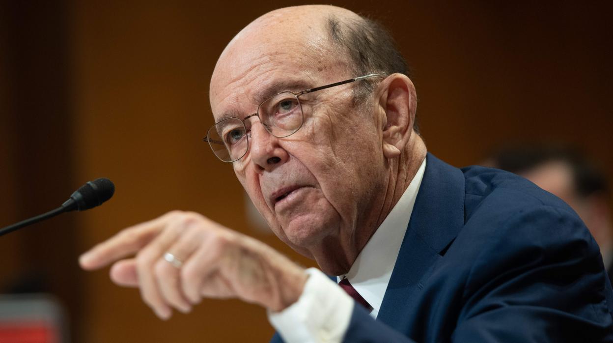 El secretario de Comercio de EE.UU., Wilbur Ross, anuncia la inclusión de once empresas chinas a la lista negra