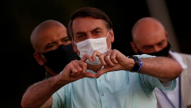 Profesionales de la salud denuncian a Bolsonaro por genocidio ante La Haya