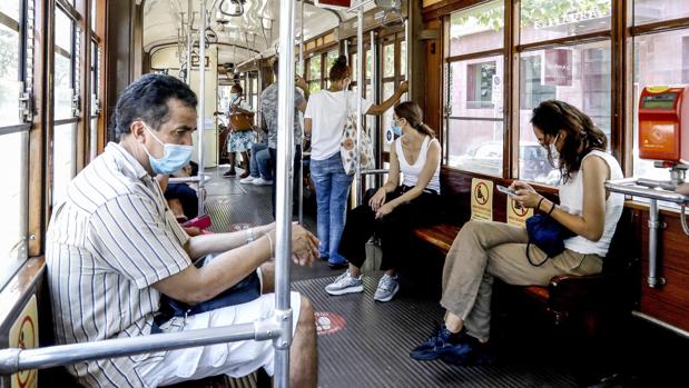 La lección de Italia: el Gobierno obedece a su comité técnico y ordena el distanciamiento social en los trenes