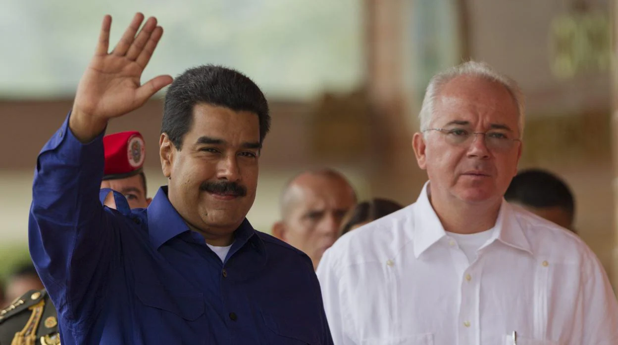 Nicolás Maduro y Rafael Ramírez llegan al CÍrculo Militar para la Cumbre de jefes de Estado y de Gobierno de Petrocaribe, en mayo 2013