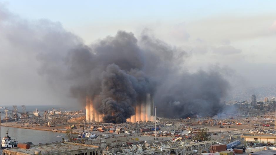 Una brutal explosión asola la zona cercana al puerto de Beirut