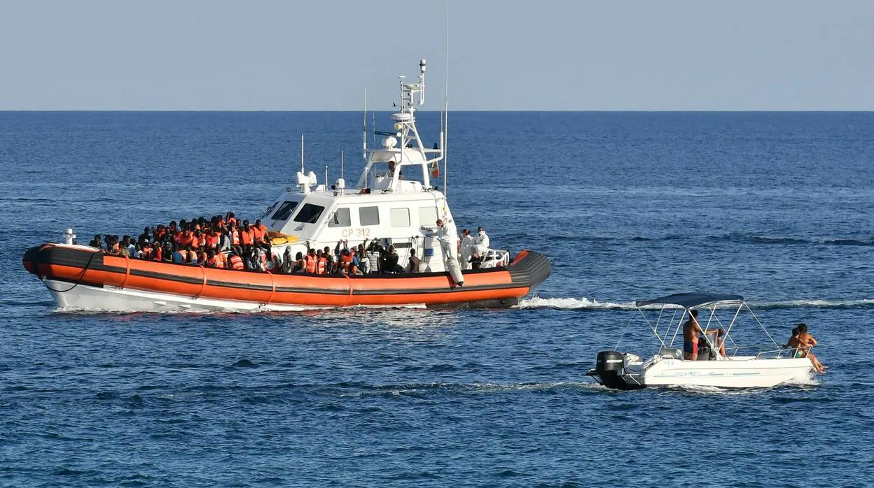 Mueren 45 migrantes en el mayor naufragio del año en Libia