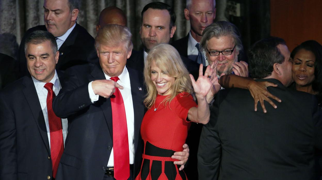 Kellyanne Conway, con el presidente Donald Trump