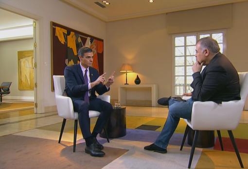 Pedro Sánchez, durante la entrevista que concedió a La Sexta en La Moncloa y por la que fue sancionado por la Junta Electoral