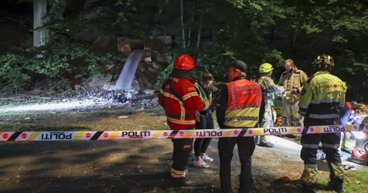 Rescatadores en el lugar donde se intoxicaron 24 personas por monóxido de carbono