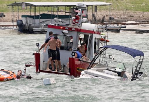 Embarcaciones en problemas durante el acto pro-Trump en el lago Travis