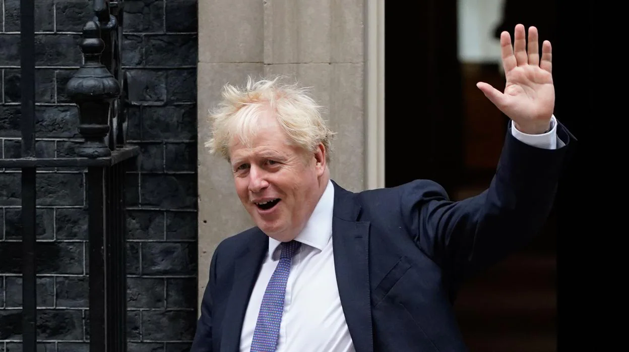 El primer minitro británico, Boris Johnson, a su salida este martes de Downing Street