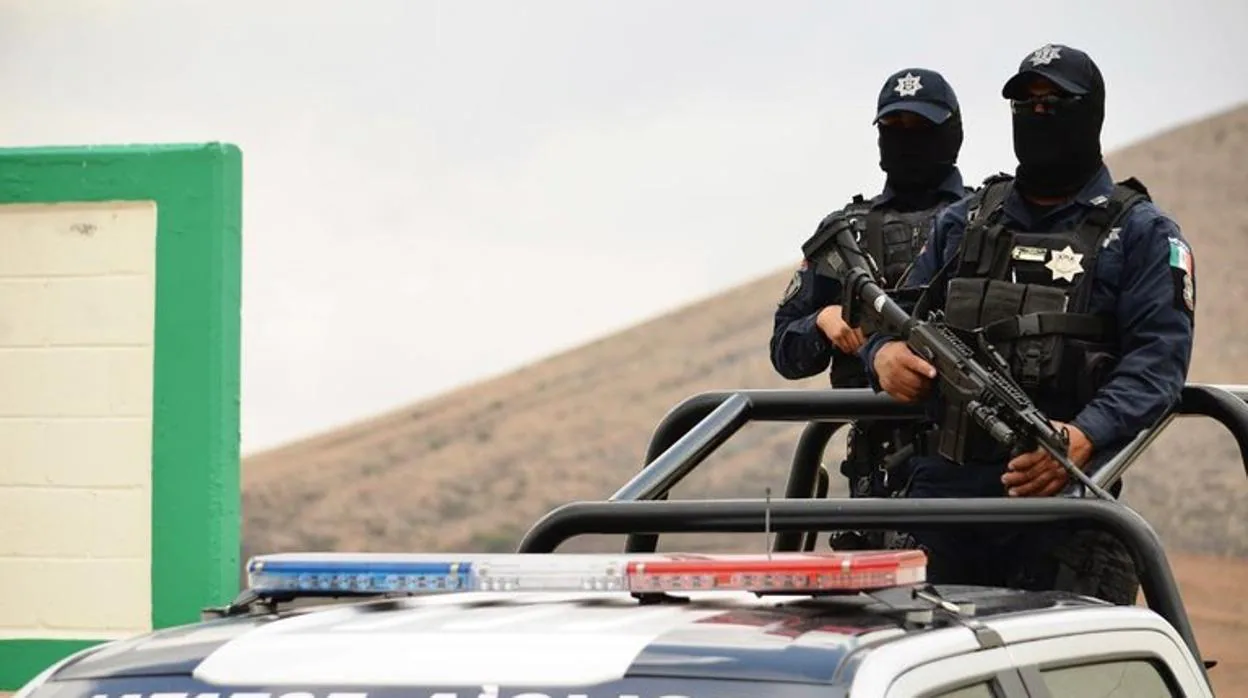 Dos agentes de la Policía estatal de Zacatecas, México
