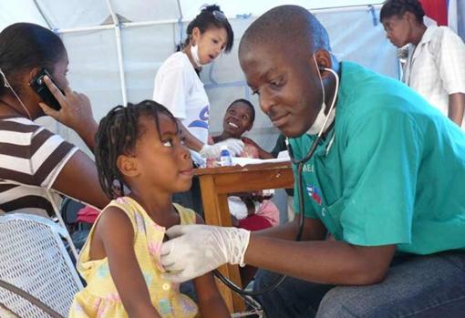 Médicos cubanos en Brasil, antes de que el presidente Bolsonaro cancela el programa por considerarlo un abuso