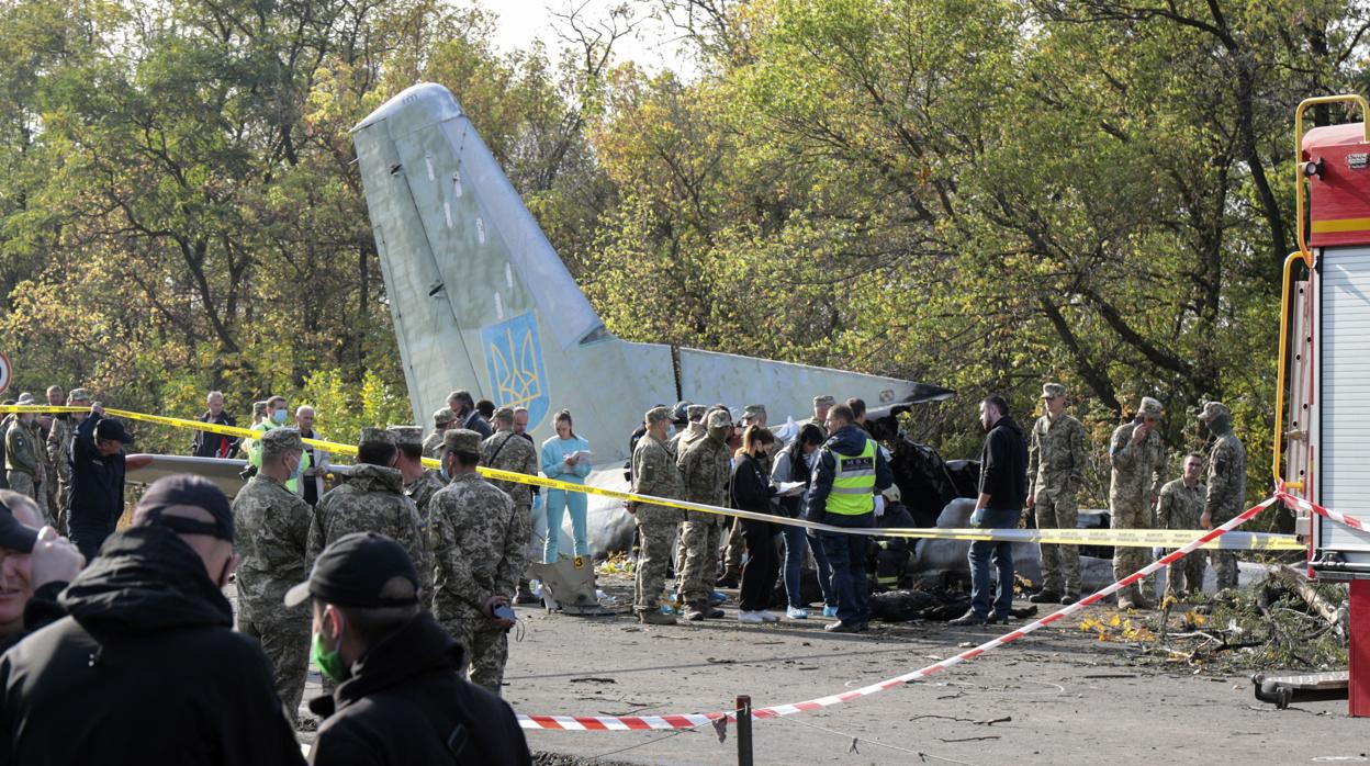 Las Fuerzas de seguridad en el lugar donde se estrelló el avión