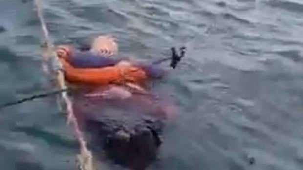 Un pescador encuentra viva y flotando en el mar a una mujer que desapareció en Colombia hace dos años