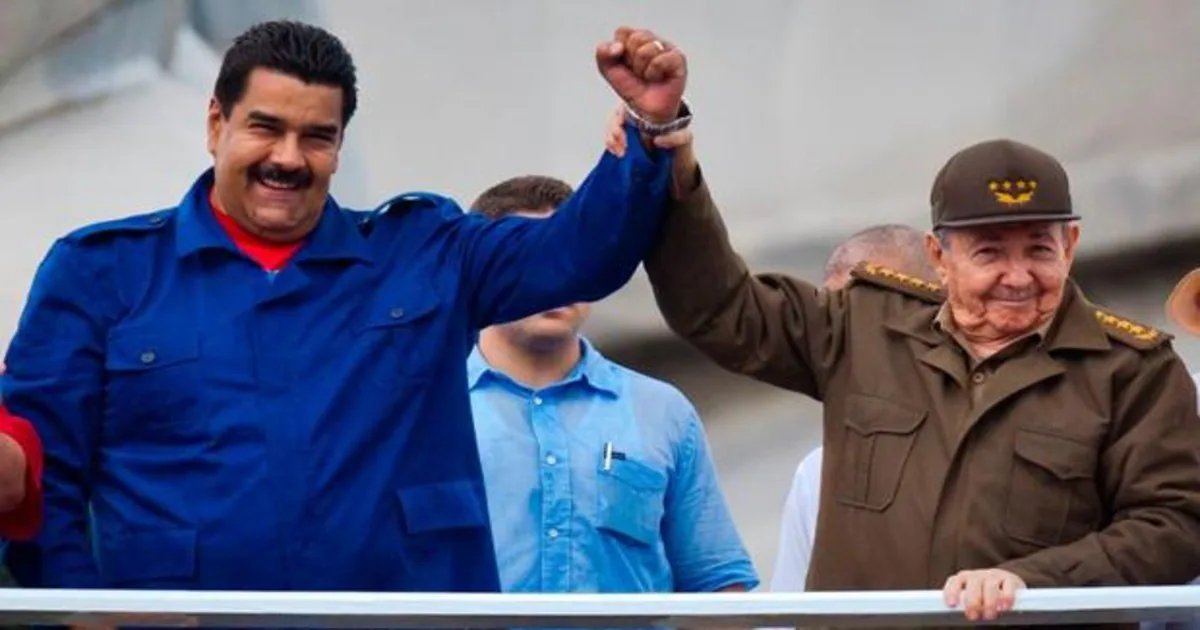 Nicolás Maduro con Raul Castro