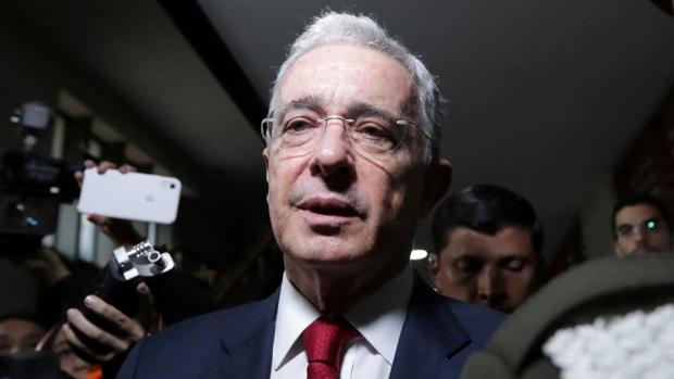 La jueza ordena la libertad del expresidente colombiano Álvaro Uribe