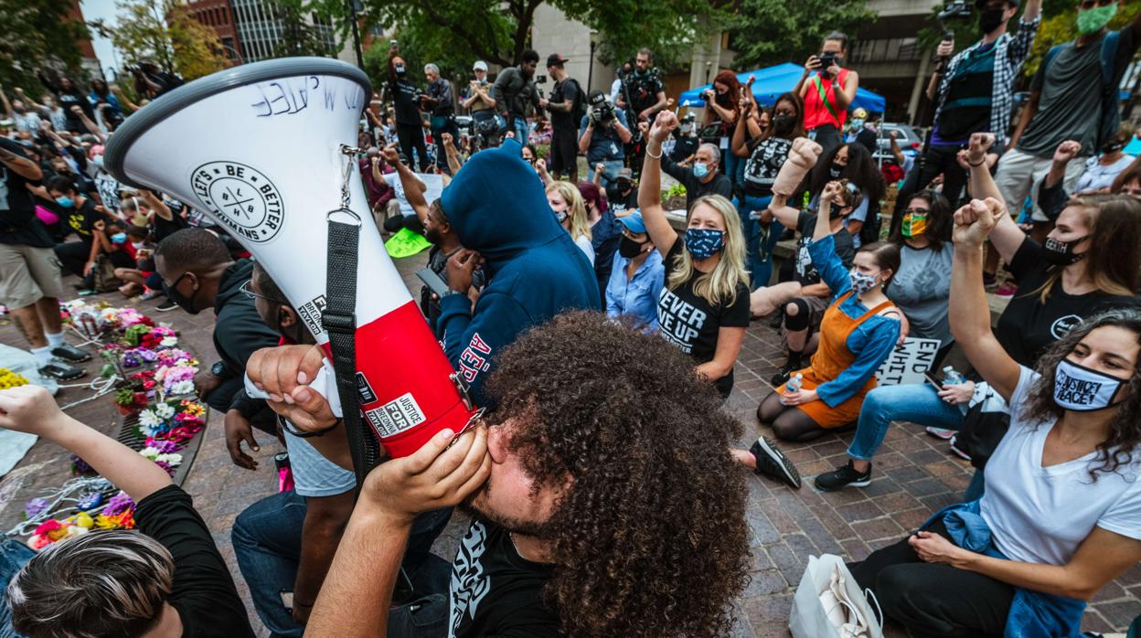 Manifestación en Louisville (Kentucky) por el caso de la afroamericana Breonna Taylor, muerta por la Policía