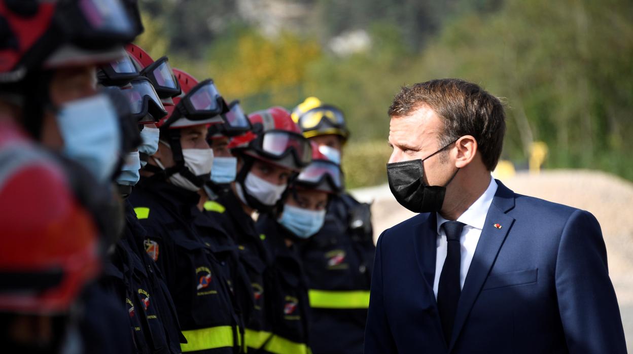 Macron visita a la brigada de Protección Civil en Tende