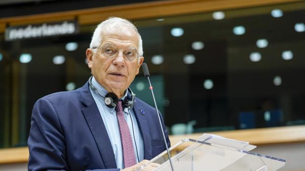 Borrell, confinado tras tener contacto con una persona contagiada de Covid-19