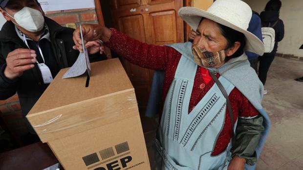 Bolivia vota sin incidentes, bajo la mirada del Ejército