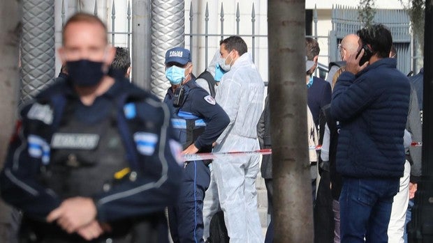 Francia eleva al máximo la alerta antiterrorista y anuncia una respuesta «implacable»