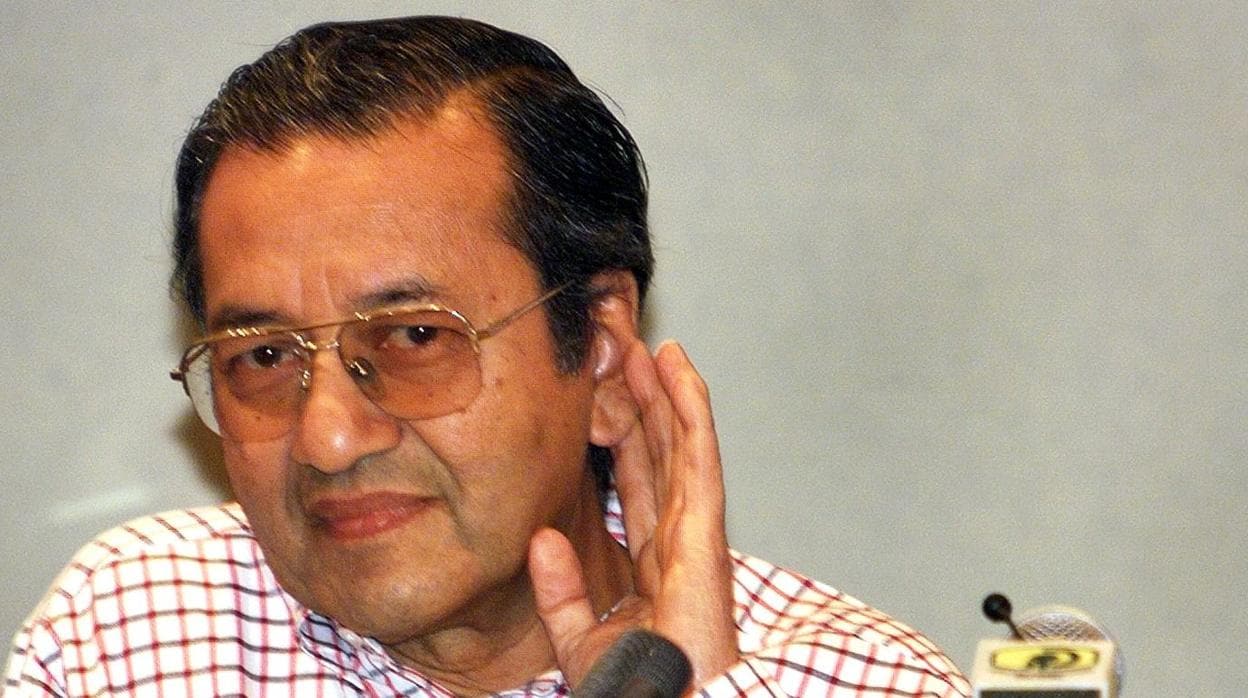 El ex primer ministro malayo Mahathir Mohamad, en una fotografía de 1998
