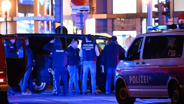 Un atentado terrorista deja al menos cinco muertos en el centro de Viena