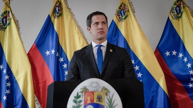 Venezuela entra en campaña electoral con la consulta popular de Guaidó y las legislativas de Maduro