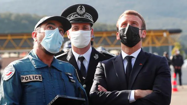 Macron anuncia que reforzará los controles fronterizos para frenar la inmigración irregular y el terrorismo