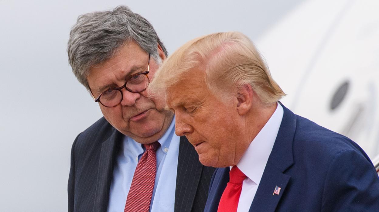 William Barr junto con Donald Trump