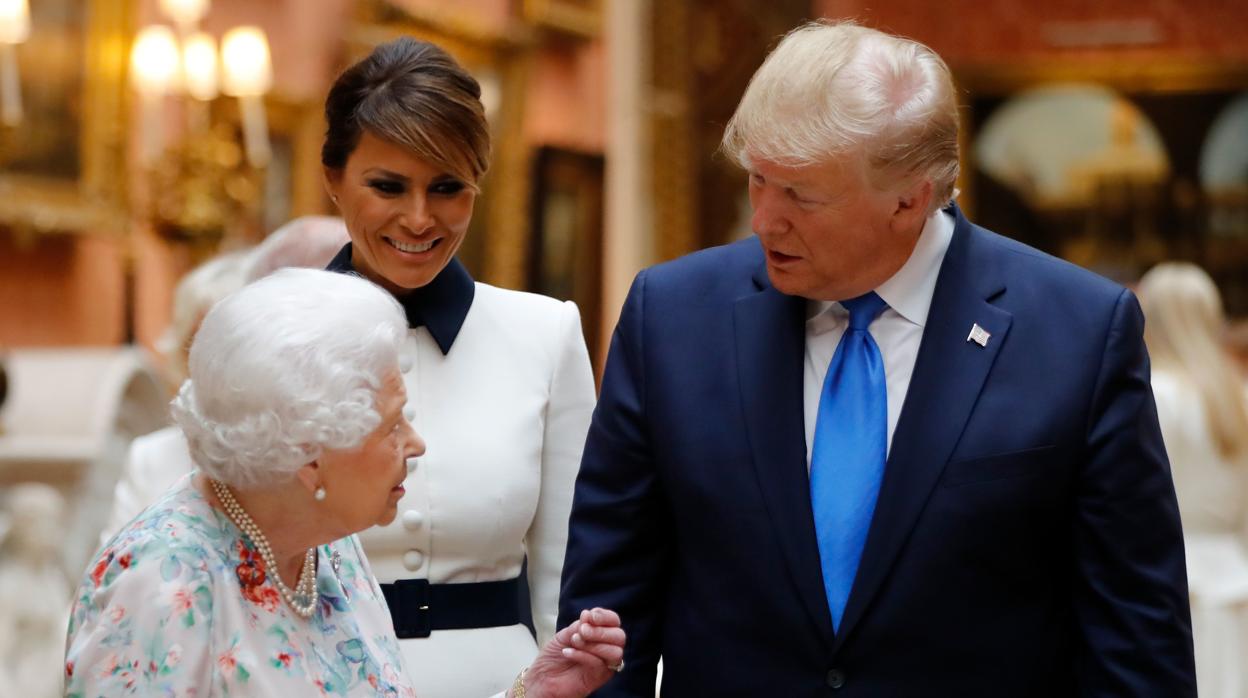 La Reina Isabel II con Donald y Melania Trump, en el Palacio de Buckingham en 2019