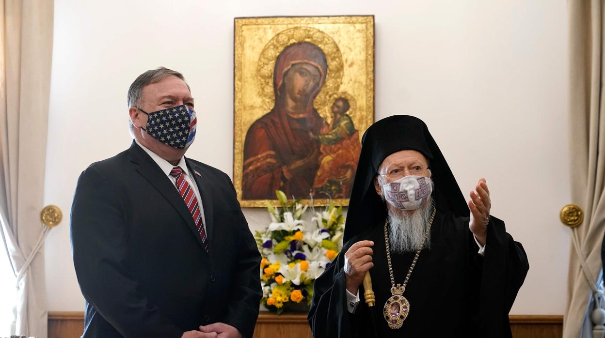 Pompeo ayer en Estambúl con Bartolomeo I