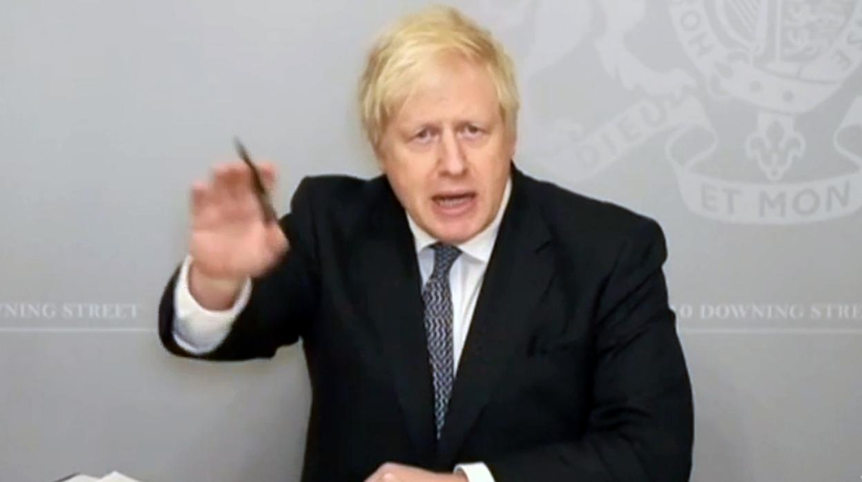 Boris Johnson interviene de forma remota en la sesión del Parlamento