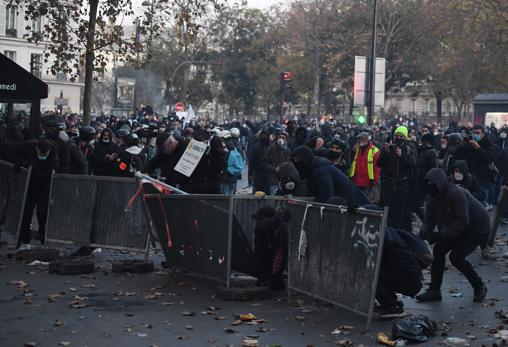 Los manfiestantes trataron de instalar barricadas