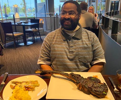 Hamilton cumple su deseo de comerse un chuletón al salir de la cárcel