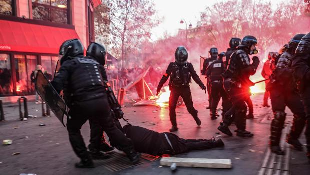 Las protestas fuerzan la revisión de la ley de seguridad de Macron