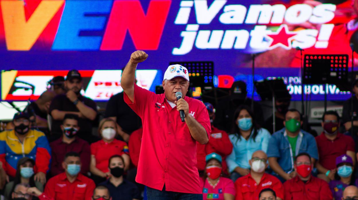Diosdado Cabello participa en un acto de campaña