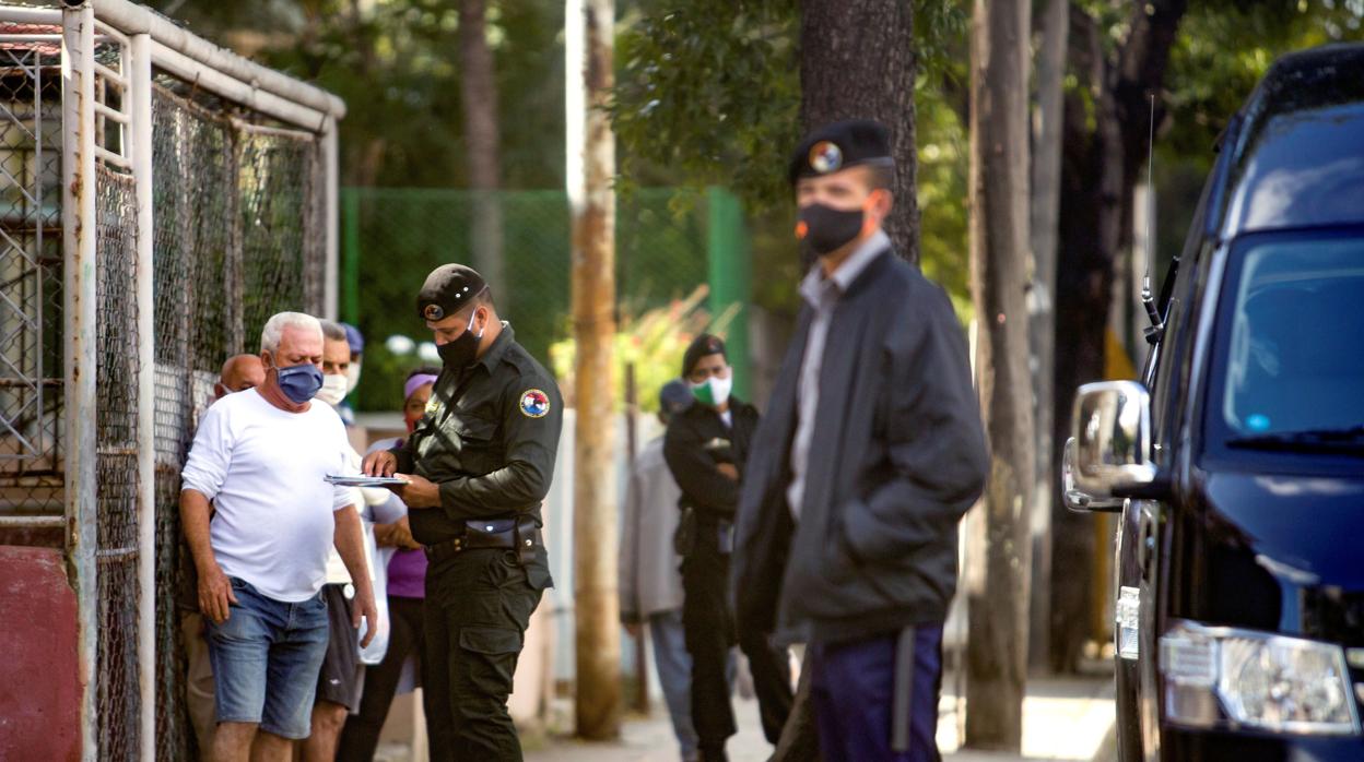 Las brigadas especiales del Ministerio del Interior, más conocidos como «boinas negras», se han visto desplegadas por la capital cubana para ayudar a controlar la tensión de los últimos días