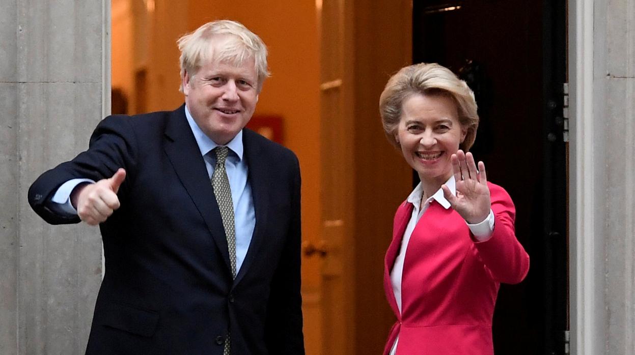 Boris Johnson y Ursula von der Leyen, en el encuentro que mantuvieron en Londres el pasado enero