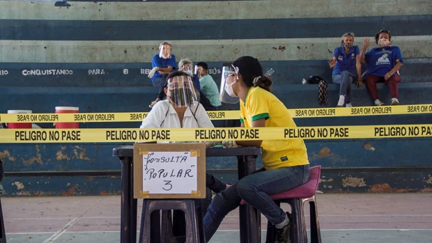 Los chavistas ignoran a Maduro y muchos votan en la consulta de Guaidó