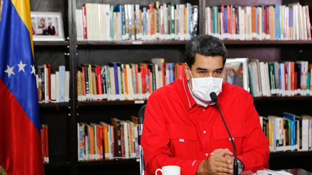 Maduro amenaza con aplicar el peso de la ley contra Guaidó y el Parlamento