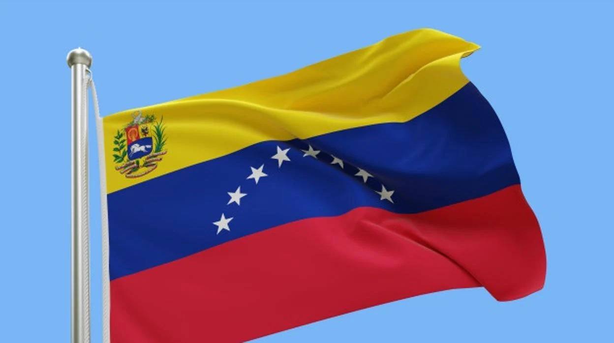 Maduro ordena al Parlamento chavista modificar la bandera de Venezuela