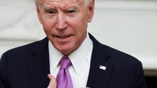 Biden abre la guerra económica y sanitaria contra la pandemia a golpe de decreto