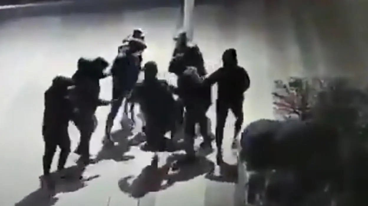 Conmoción en Francia tras el vídeo de la brutal agresión a un adolescente de 15 años
