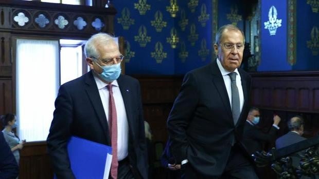 Rusia expulsa a tres diplomáticos europeos por apoyar a Navalni en plena visita de Borrell