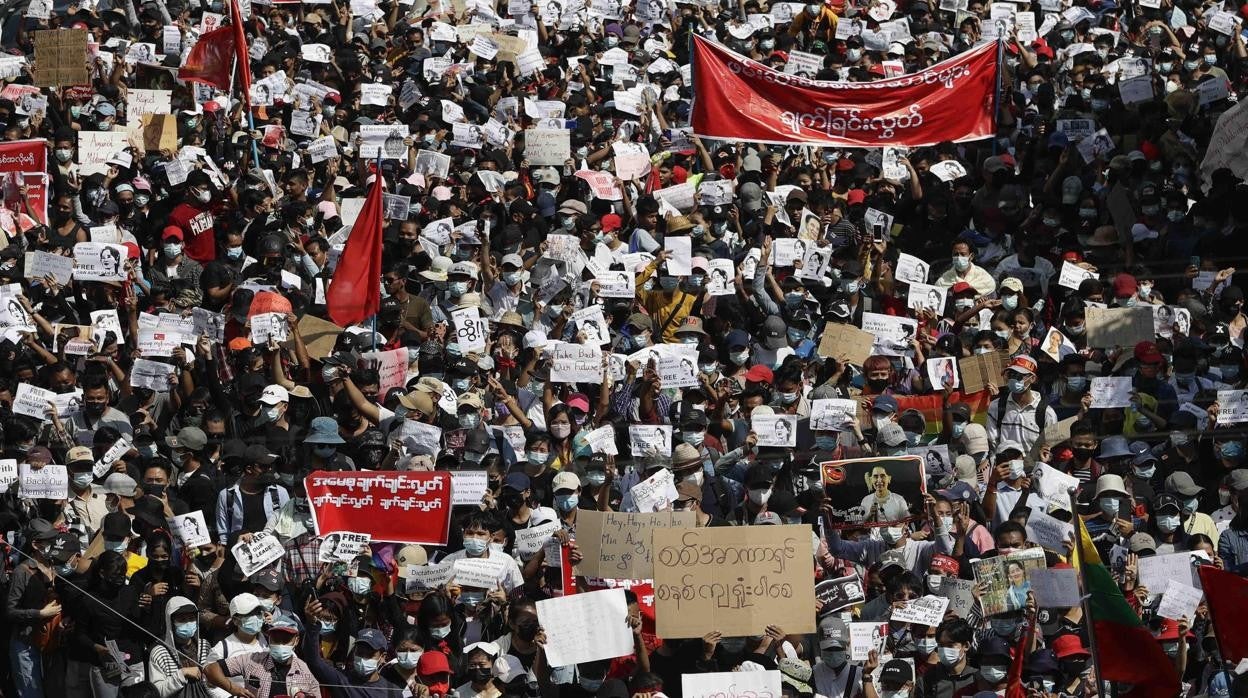 Protestas contra el golpe de Estado en Birmania