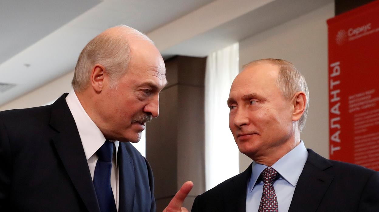 El presidente Putin y Alexander Lukashenko, durante una visita de este a Sochi en 2020