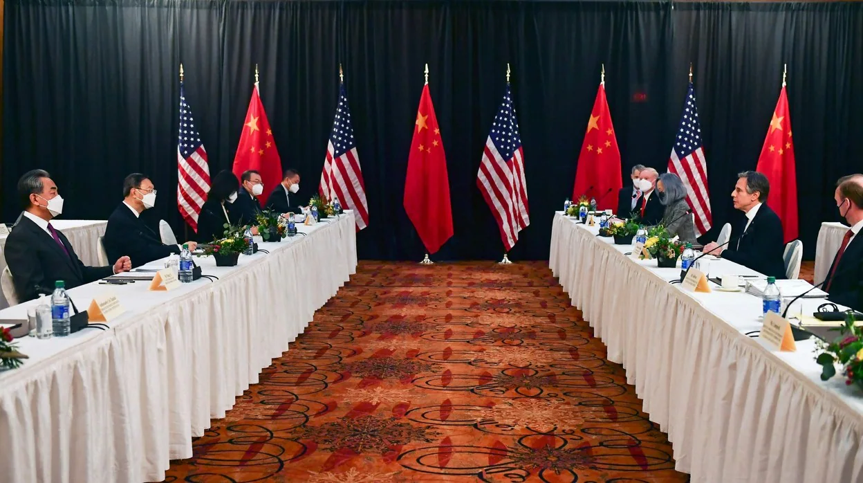 Tensión y acusaciones en un arranque volcánico de la cumbre EE.UU. - China