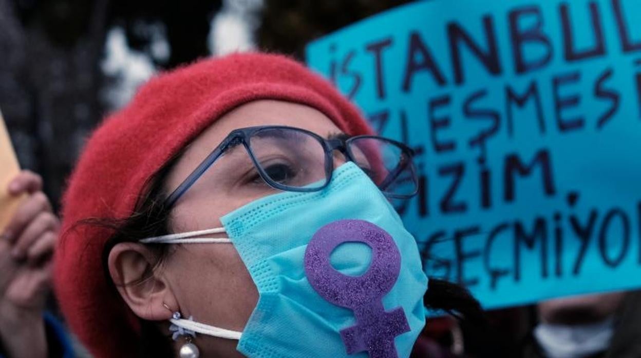 Manifestación feminista en contra de la salida de Turquía del Convenio de Estambul