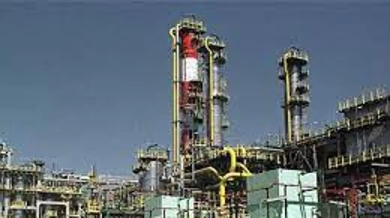 Refinería de petróleo de Repsol en Tarragona