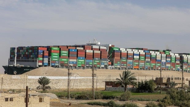 Egipto recupera su orgullo con la reapertura del canal de Suez